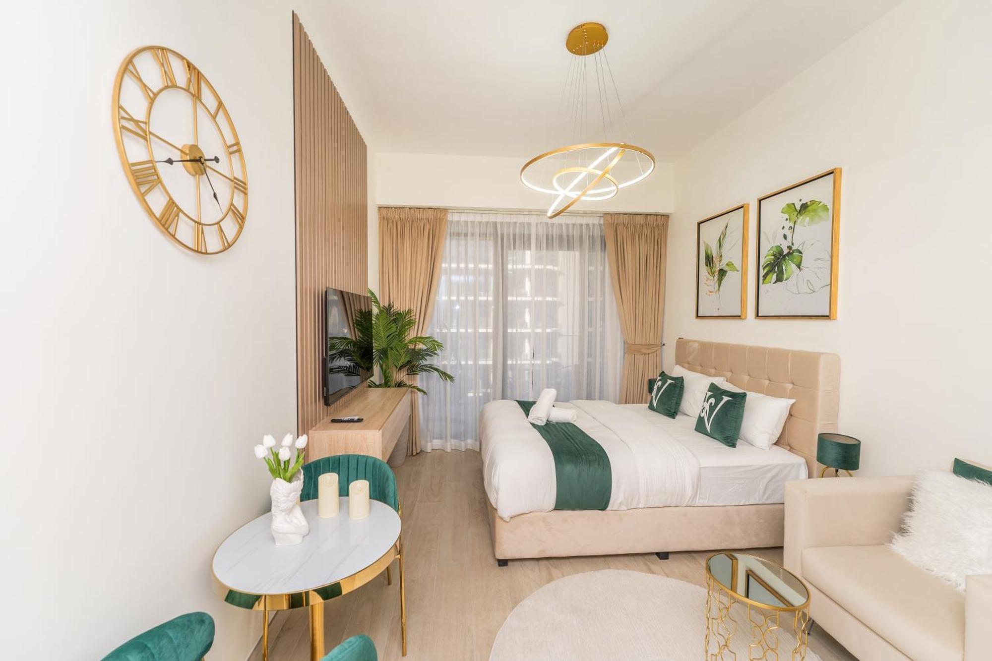 Azizi Riviera, * Dubai