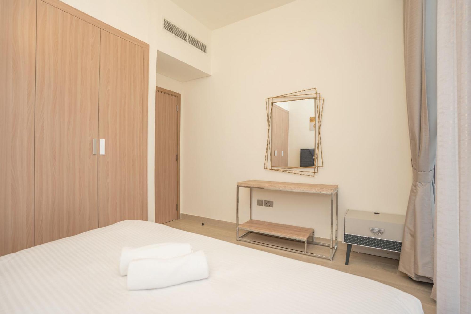 Azizi Riviera, Apartment *