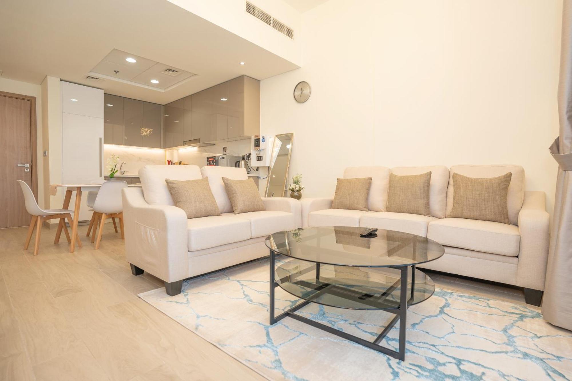 Apartment Azizi Riviera, *